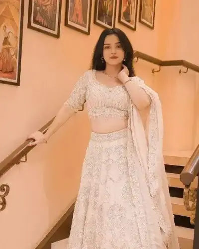 Escort Latehar